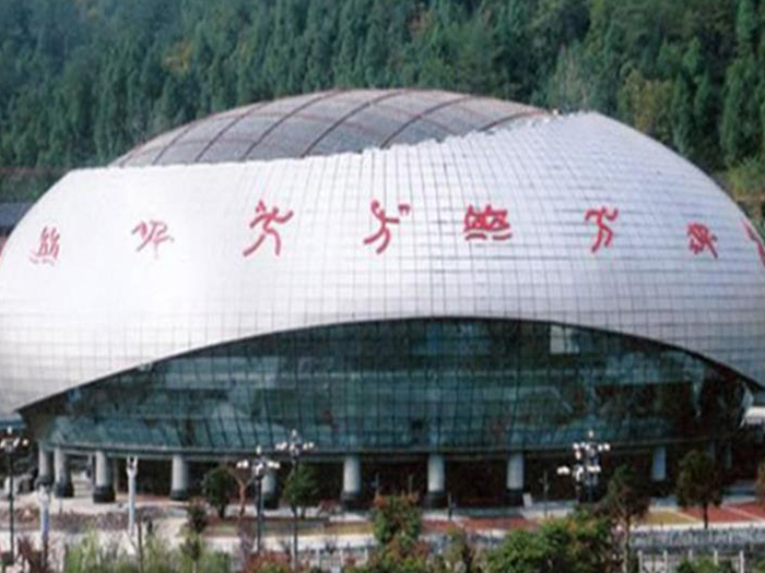 贵港体育中心球形网架加工安装